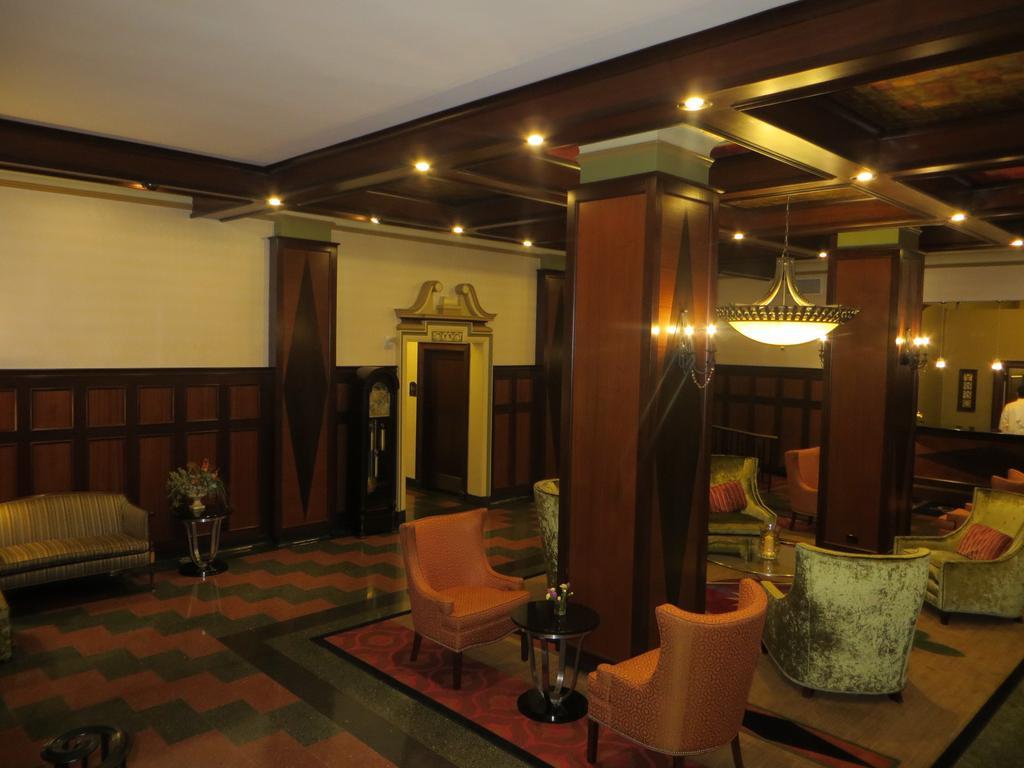 Carleton Of Oak Park Hotel Exterior foto